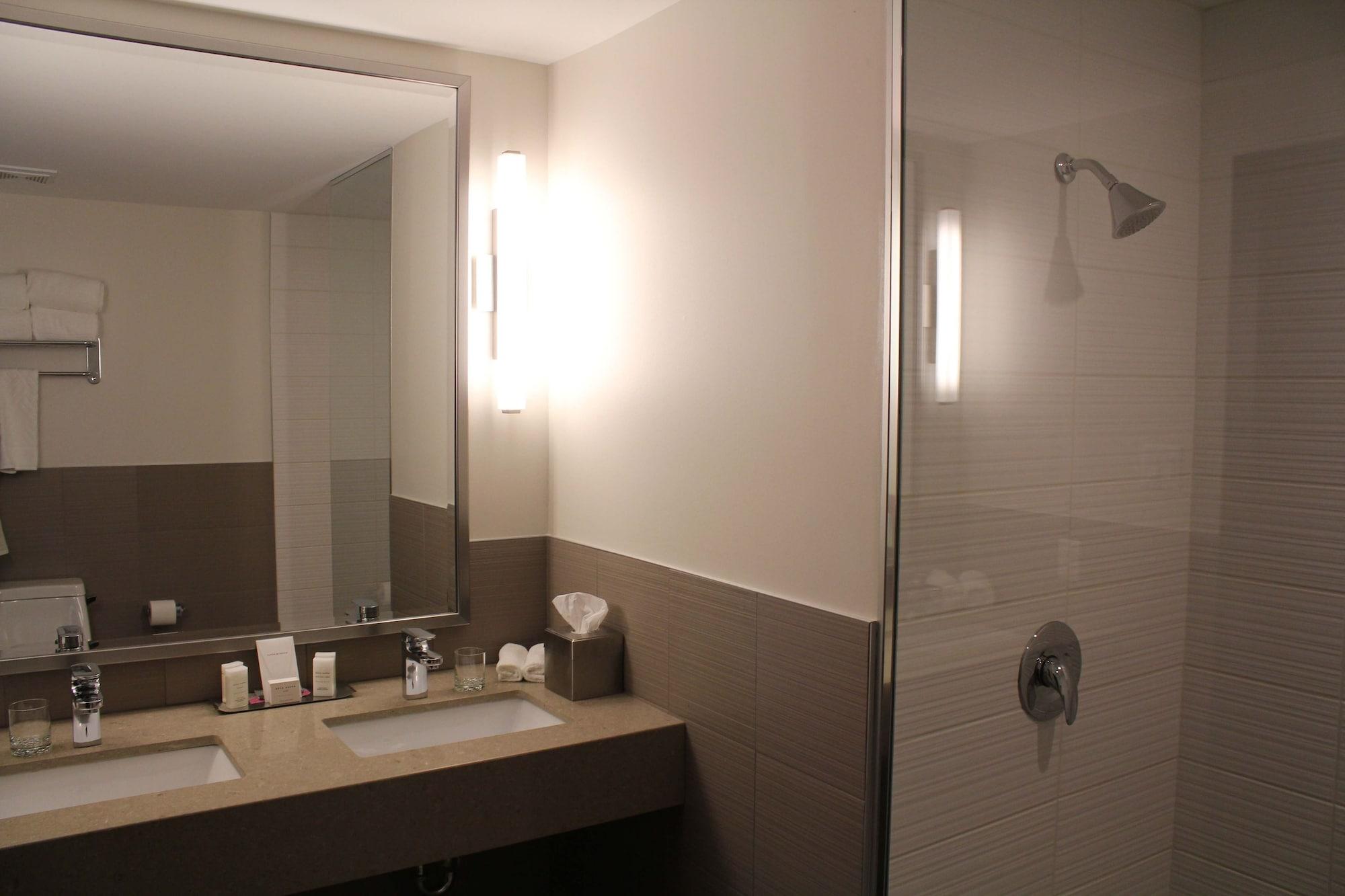 Les Suites Victoria, Ascend Hotel Collection Гатино Экстерьер фото