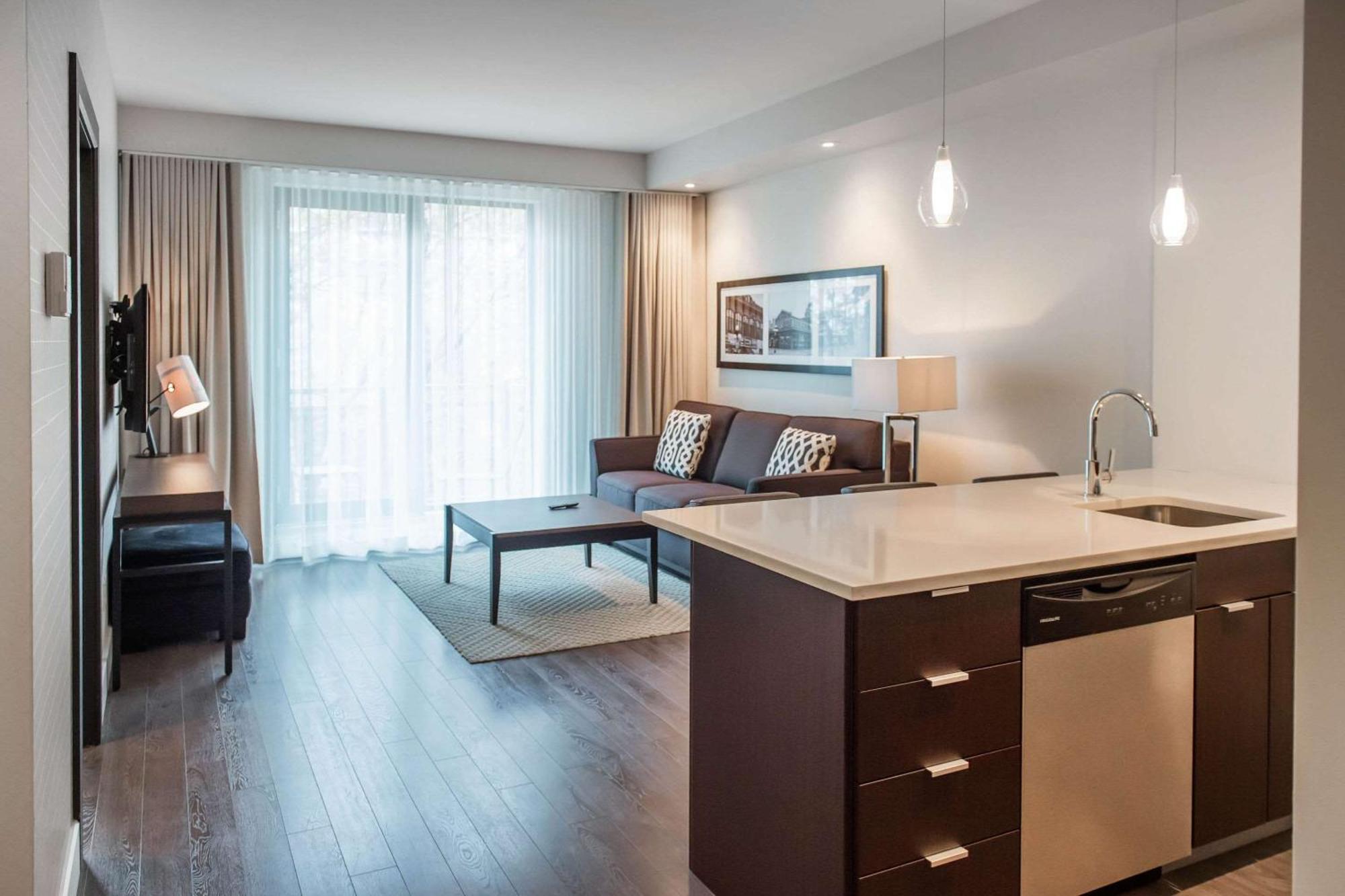 Les Suites Victoria, Ascend Hotel Collection Гатино Экстерьер фото
