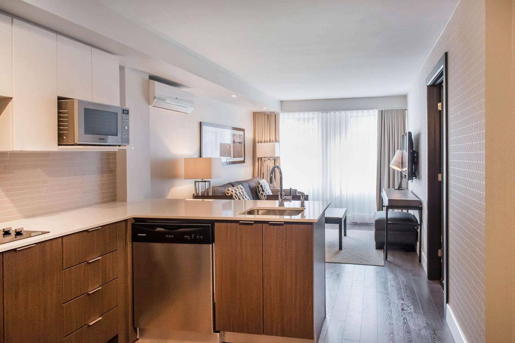 Les Suites Victoria, Ascend Hotel Collection Гатино Экстерьер фото