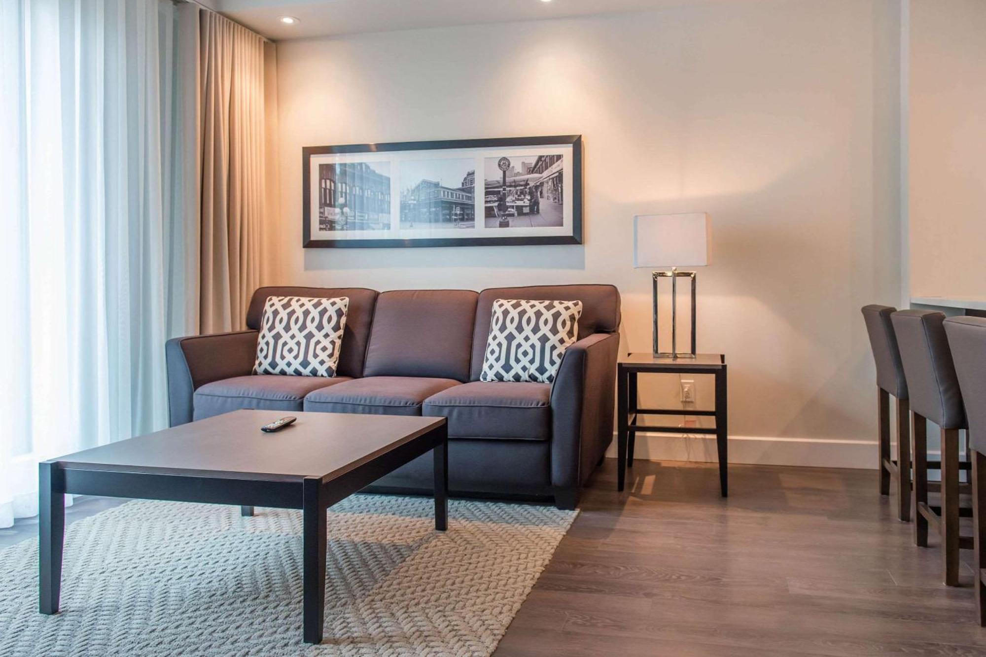 Les Suites Victoria, Ascend Hotel Collection Гатино Экстерьер фото