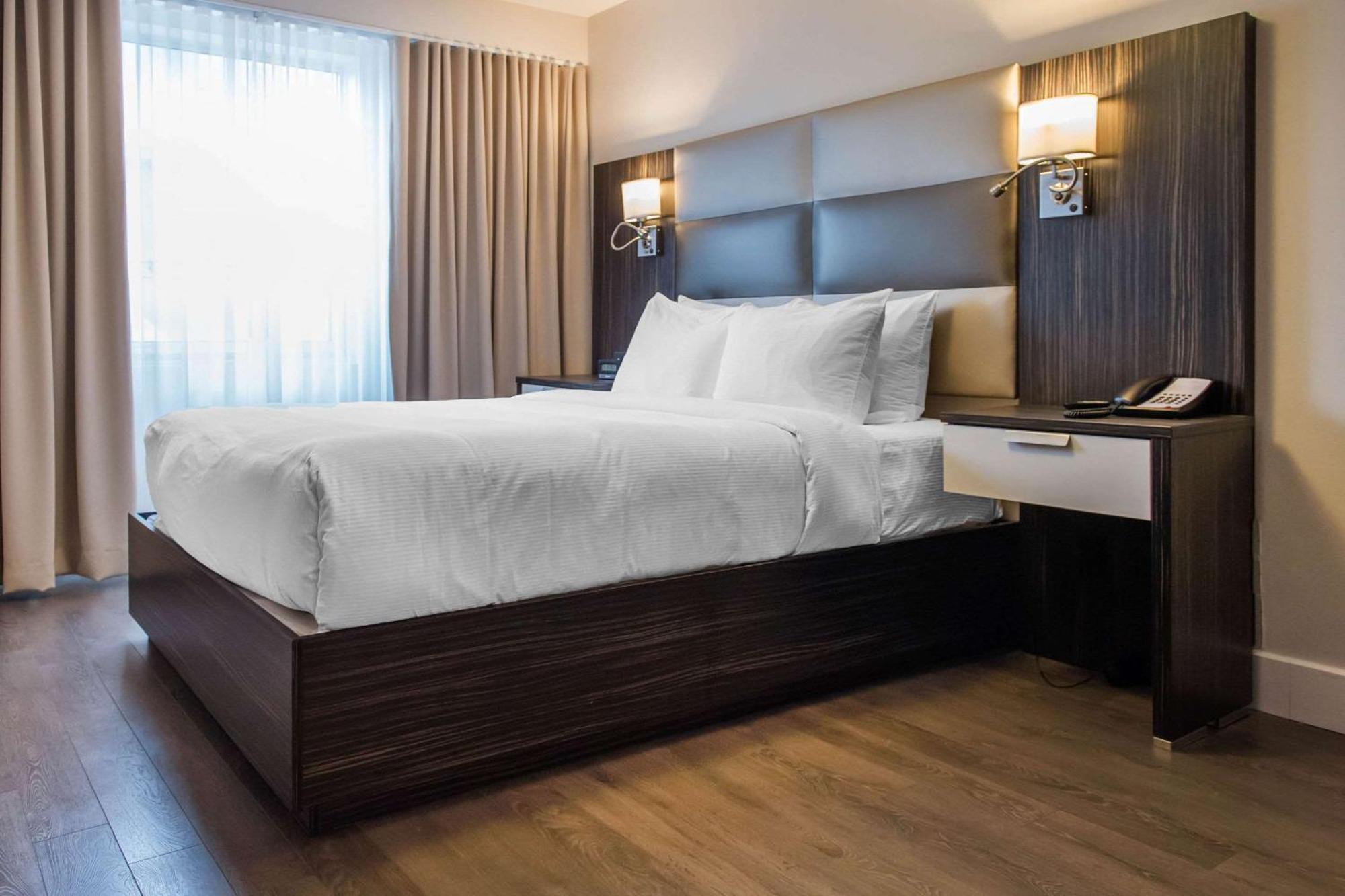 Les Suites Victoria, Ascend Hotel Collection Гатино Экстерьер фото